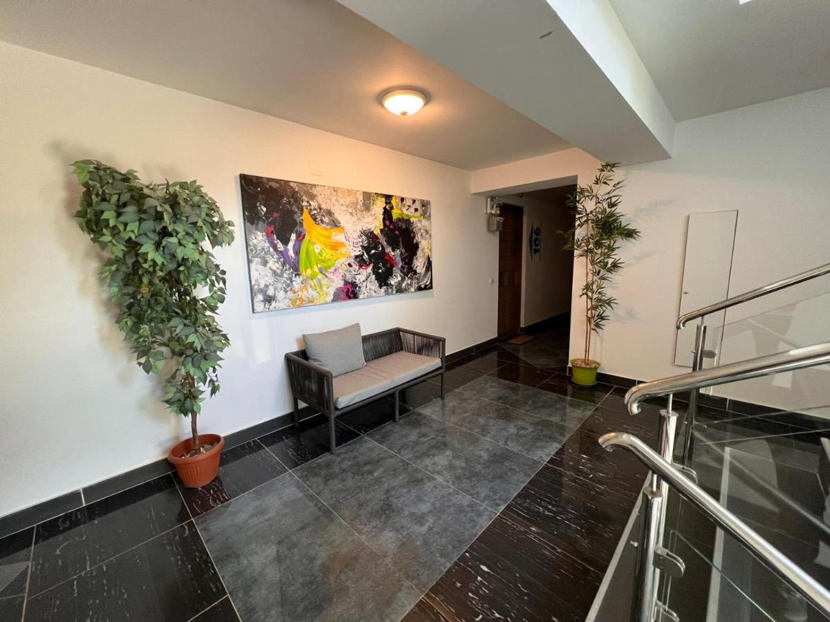 Terrace Apartments Otopeni ! Kültér fotó