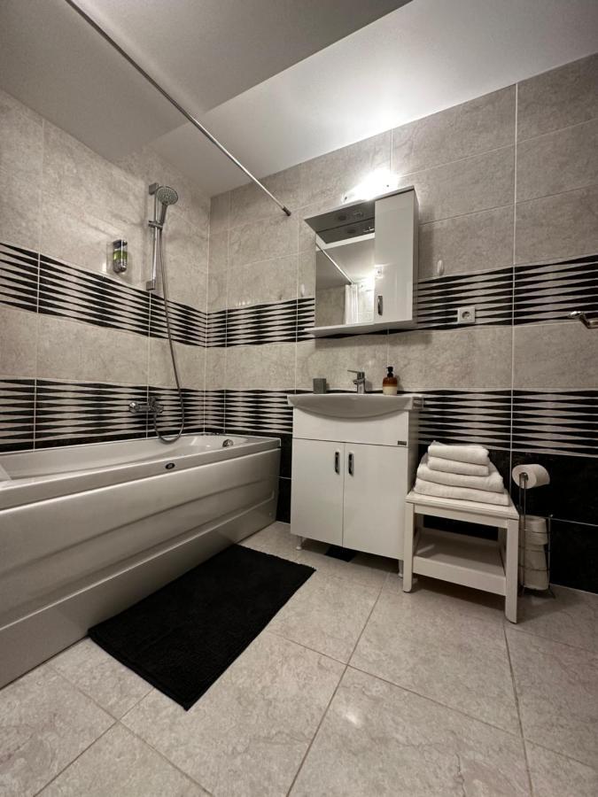 Terrace Apartments Otopeni ! Kültér fotó