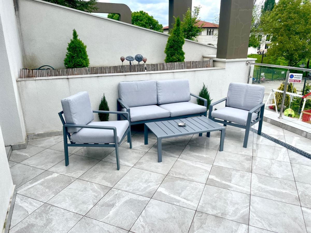 Terrace Apartments Otopeni ! Kültér fotó